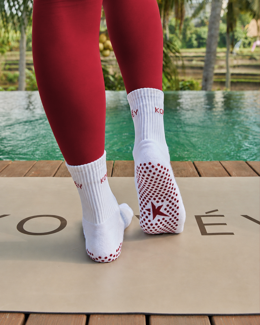 EMPOWER PILATES SOCKS CRIMSON